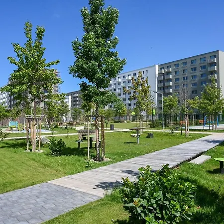 Modern 2bdrm - Airport