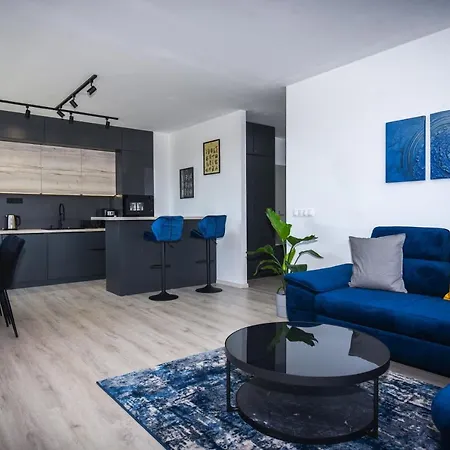 Modern 2bdrm - Airport *