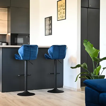 Modern 2bdrm - Airport *
