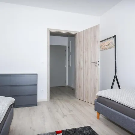 Modern 2bdrm - Airport *