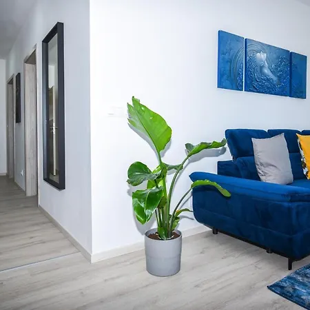 Modern 2bdrm - Airport *