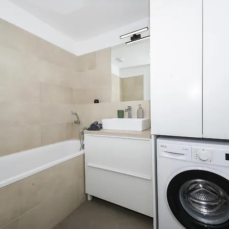 Modern 2bdrm - Airport Bratislava