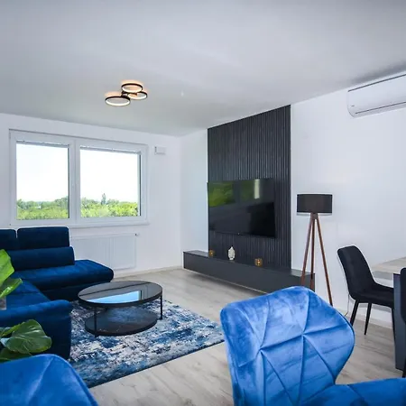 Modern 2bdrm - Airport